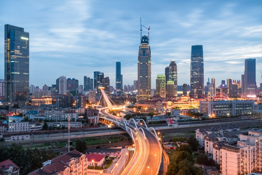 modern urban scene of tianjin in nightfall, China (Bild: Bosch Energy and Building Solutions GmbH)